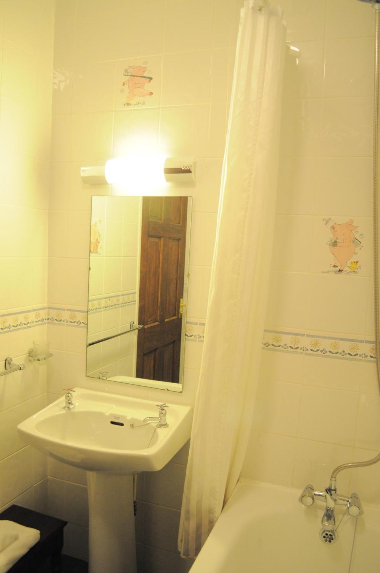 Black Mountain Lodge Glasbury Room photo